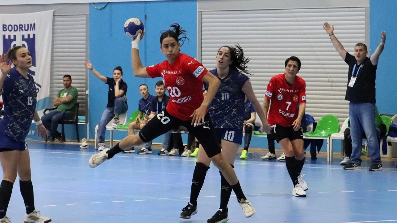 Yenimahalle Belediyespor Hentbol Kadınlar Süper Lig play-off final serisinde öne geçti