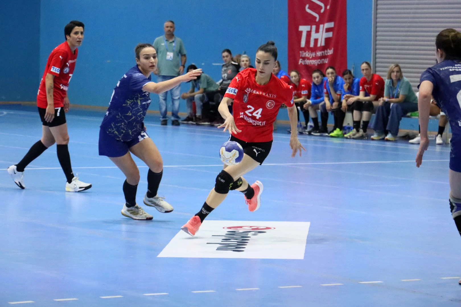 Yenimahalle Belediyespor Hentbol Kadınlar Süper Lig play-off final serisinde öne geçti - Resim : 3