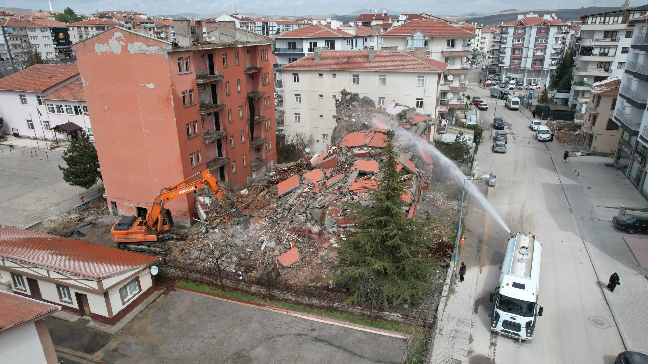 Çubuk Belediyesi, Kent Meydanı projesi yapım çalışmalarına devam ediyor