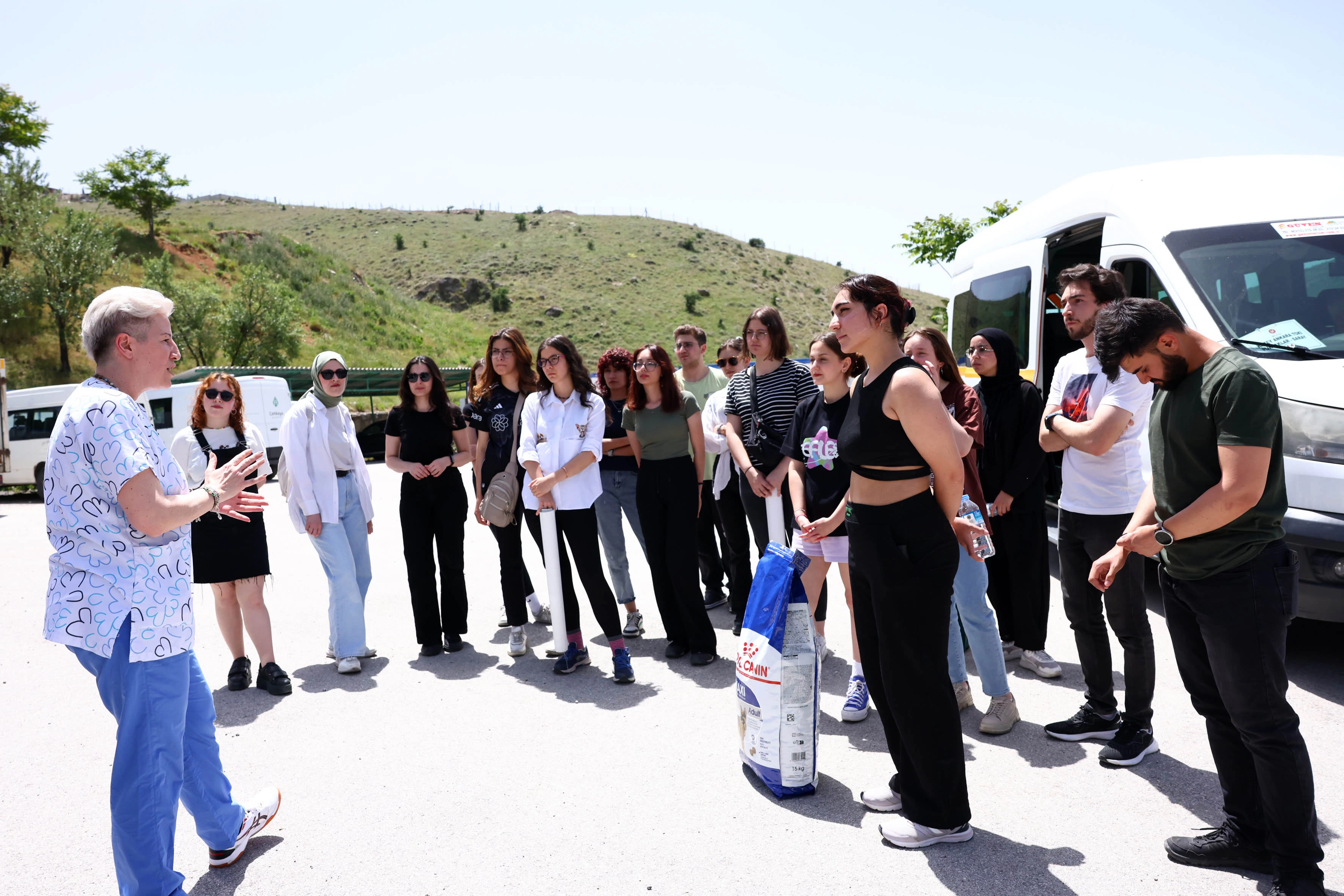 Çankaya Belediyesine bağlı hayvan barınağına üniversite öğrencilerinden ziyaret - Resim : 3