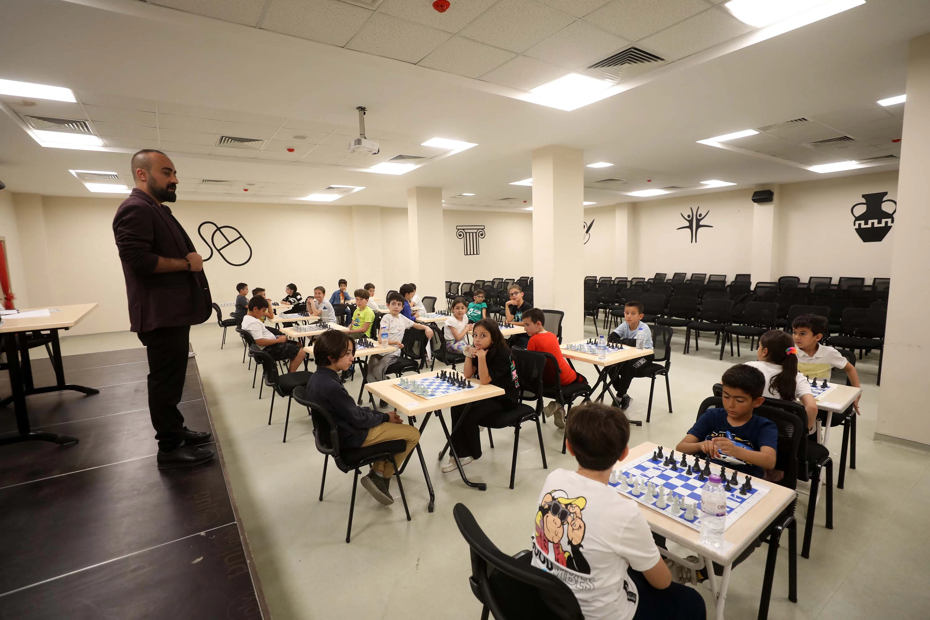 Yenimahalle Belediyesi Geleneksel Satranç Turnuvası’na ev sahipliği yaptı