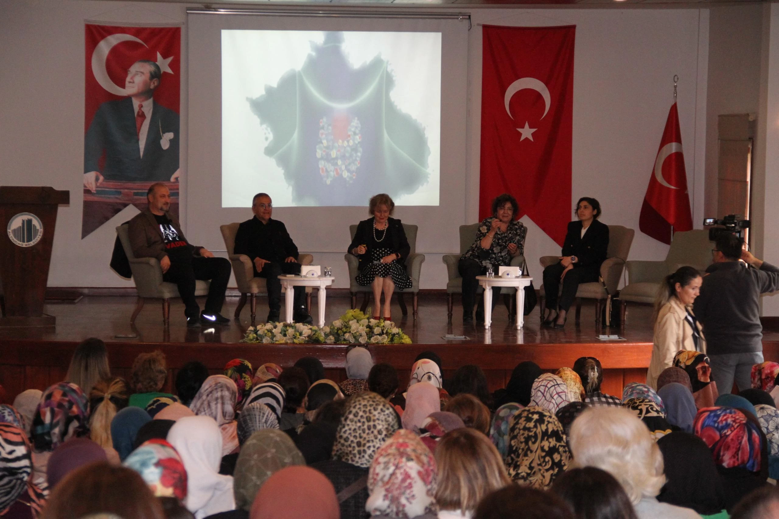 Altındağ Belediyesi kadınlar için eğitici ve öğretici seminerler düzenlemeye devam ediyor