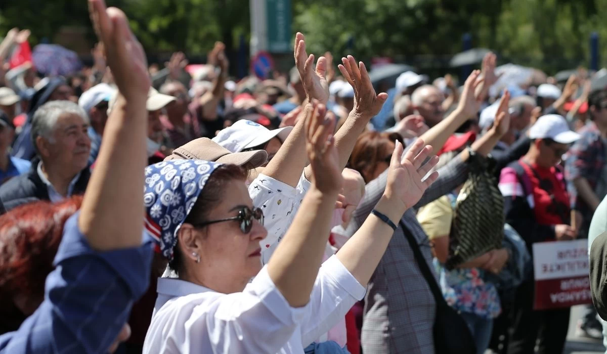 CHP'den Ankara'da Büyük Emekli Mitingi! Binlerce emekli Tandoğan Meydanında toplandı - Resim : 3