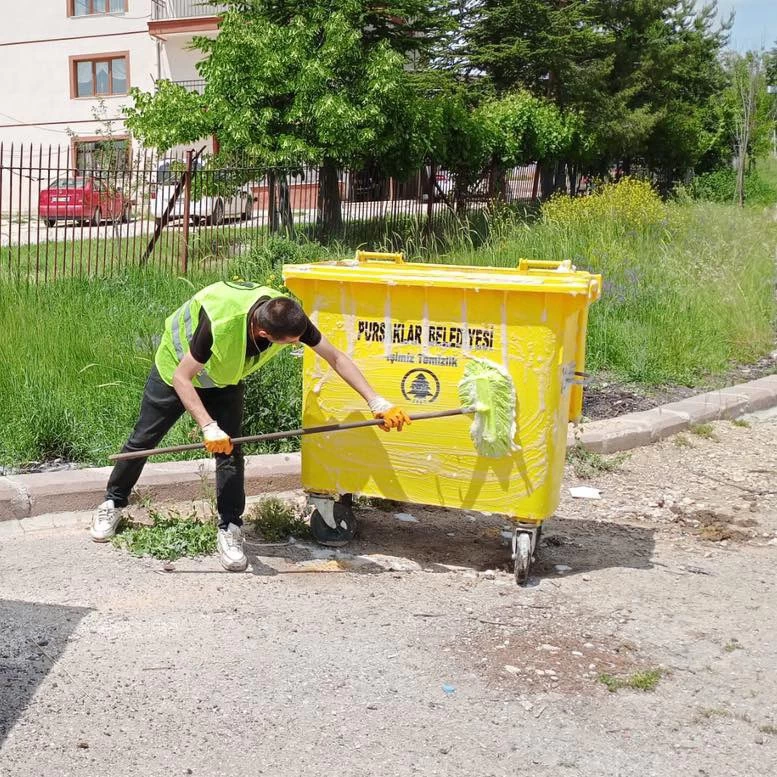 Pursaklar Belediyesi sokaklarda kötü kokuyu engelliyor