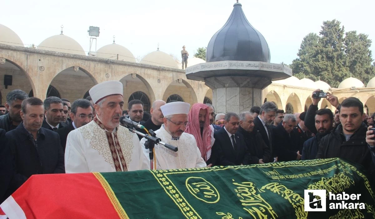 Ankara'da hayatını kaybeden eski AK Parti Şanlıurfa Milletvekili Halil Özcan son yolculuğuna uğurlandı