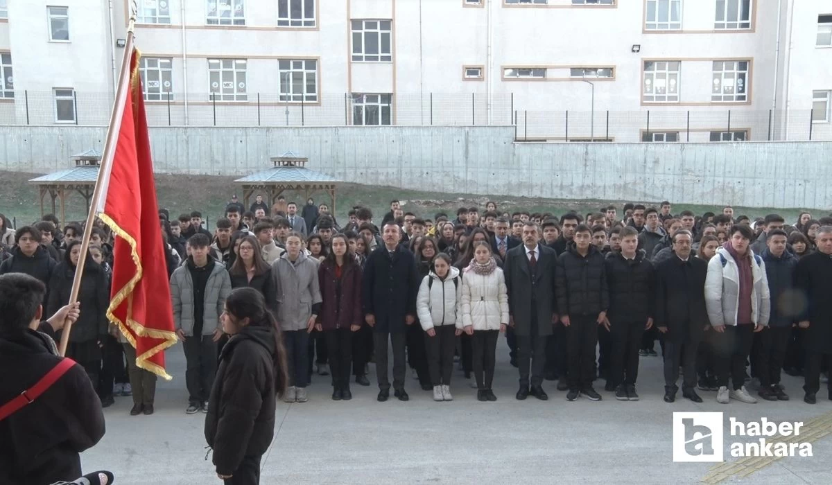 Ankara'daki tüm öğrenciler şehitlerimiz için saygı duruşunda bulundu