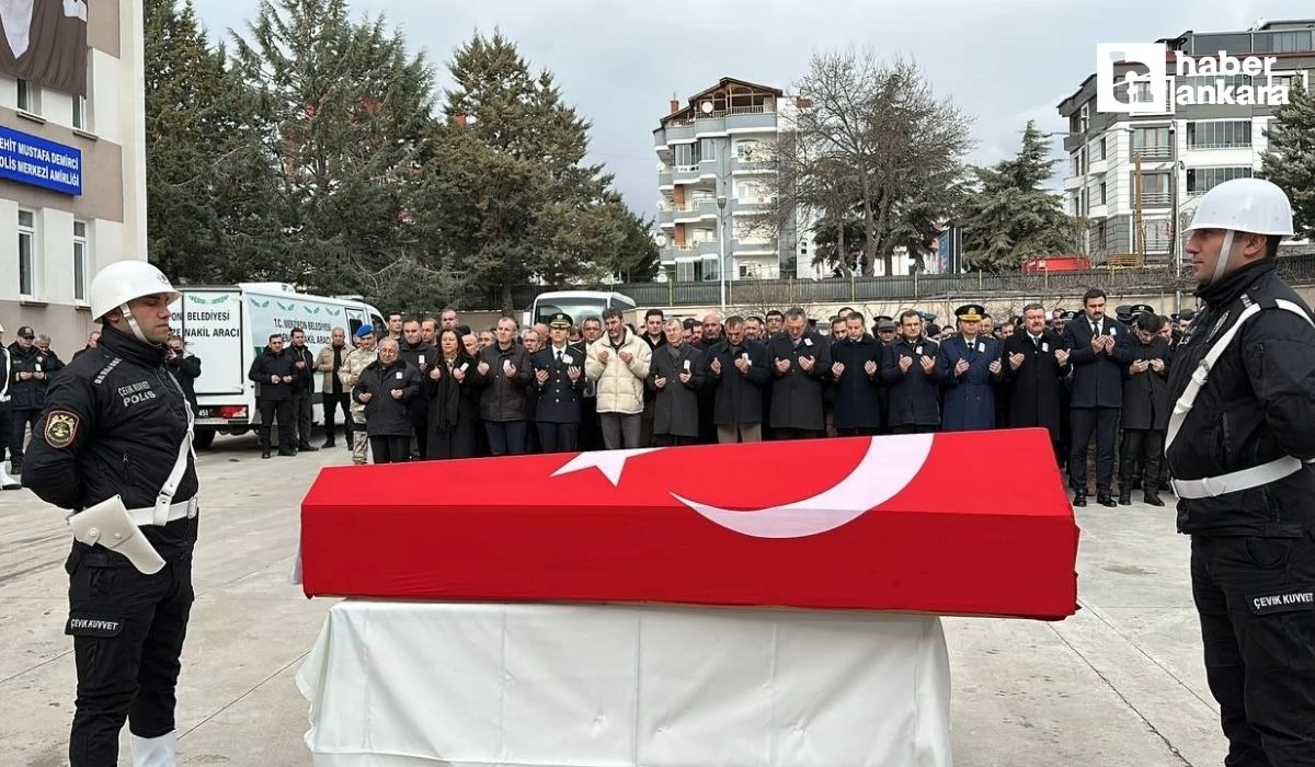 Trafik kazasında şehit olan polis memuru Cengiz Parlak memleketi Merzifon’da defnedildi!