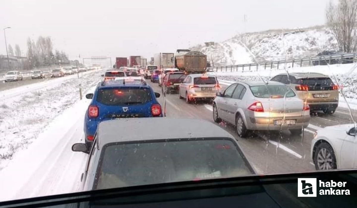 Ankara-Kırıkkale yolunda kar ulaşımda aksamalara neden oldu!