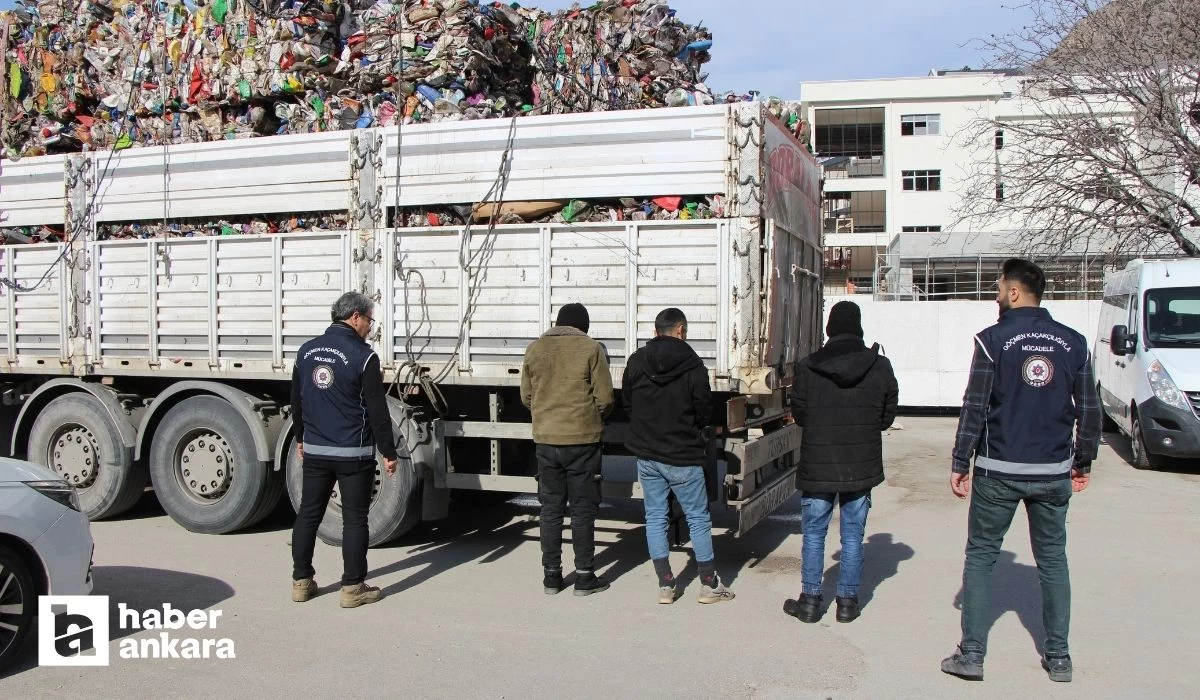 3 kaçak göçmenin çıktığı çöp yüklü tırın sürücüsü Van'dan Ankara'ya giderken tutuklandı!