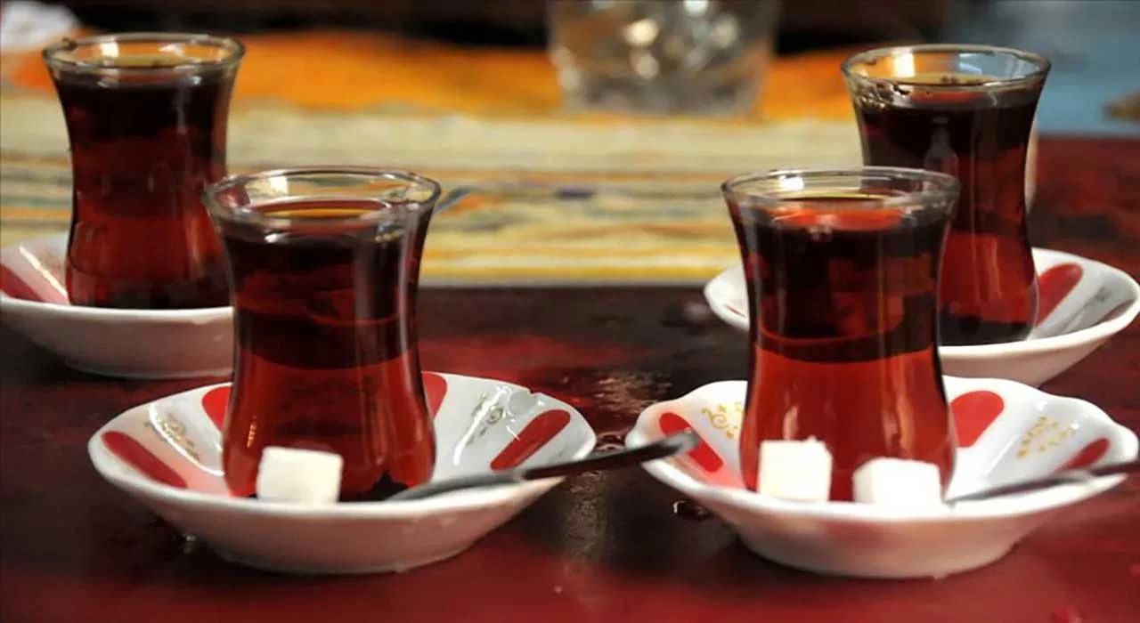 Cepler yanacak! Bardak bardak çay içmek TARİH oldu 1 bardağı tam 10 TL oldu