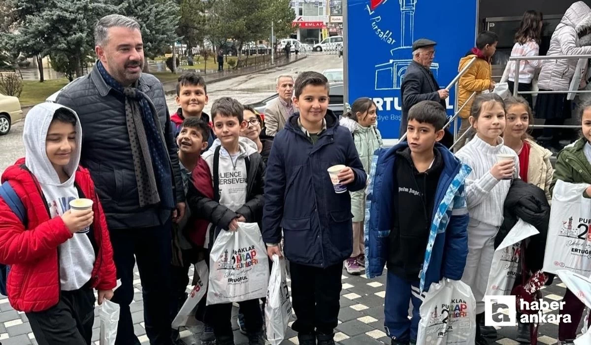 Pursaklar Belediyesinden kitap günlerine gelen okurlara ücretsiz çorba ikramı