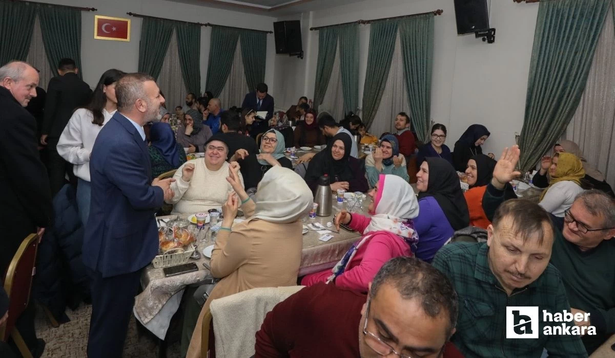 Sincan Belediye Başkanı Murat Ercan engelli bireyler ve aileleri için hazırlanan iftar yemeğine katıldı