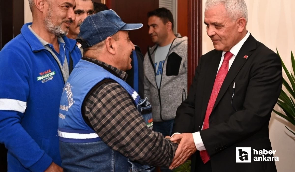 Mamak Belediye Başkanı Veli Gündüz Şahin belediye personeli ile bayramlaştı