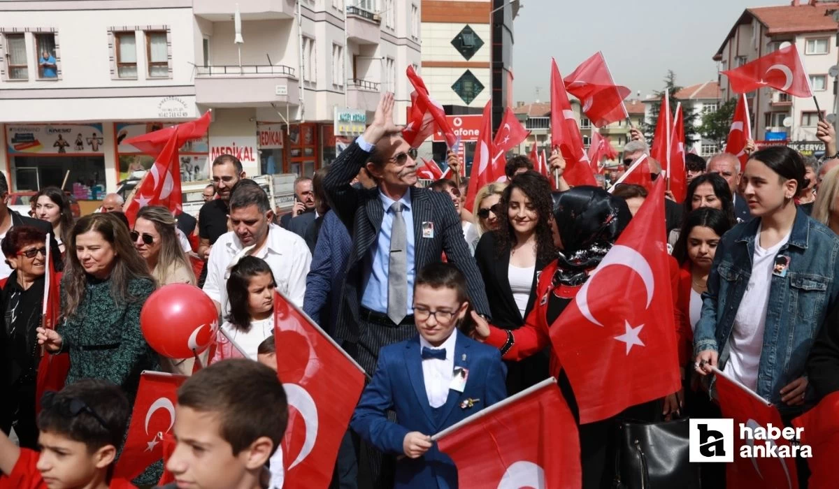 Etimesgut Belediye Başkanı Erdal Beşikçioğlu vatandaşlar ile beraber 23 Nisanı sokakta kutladı