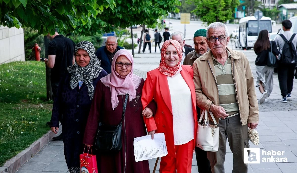 Keçiören Belediyesi huzurevinde yaşayan vatandaşlar için sinema etkinliği düzenledi