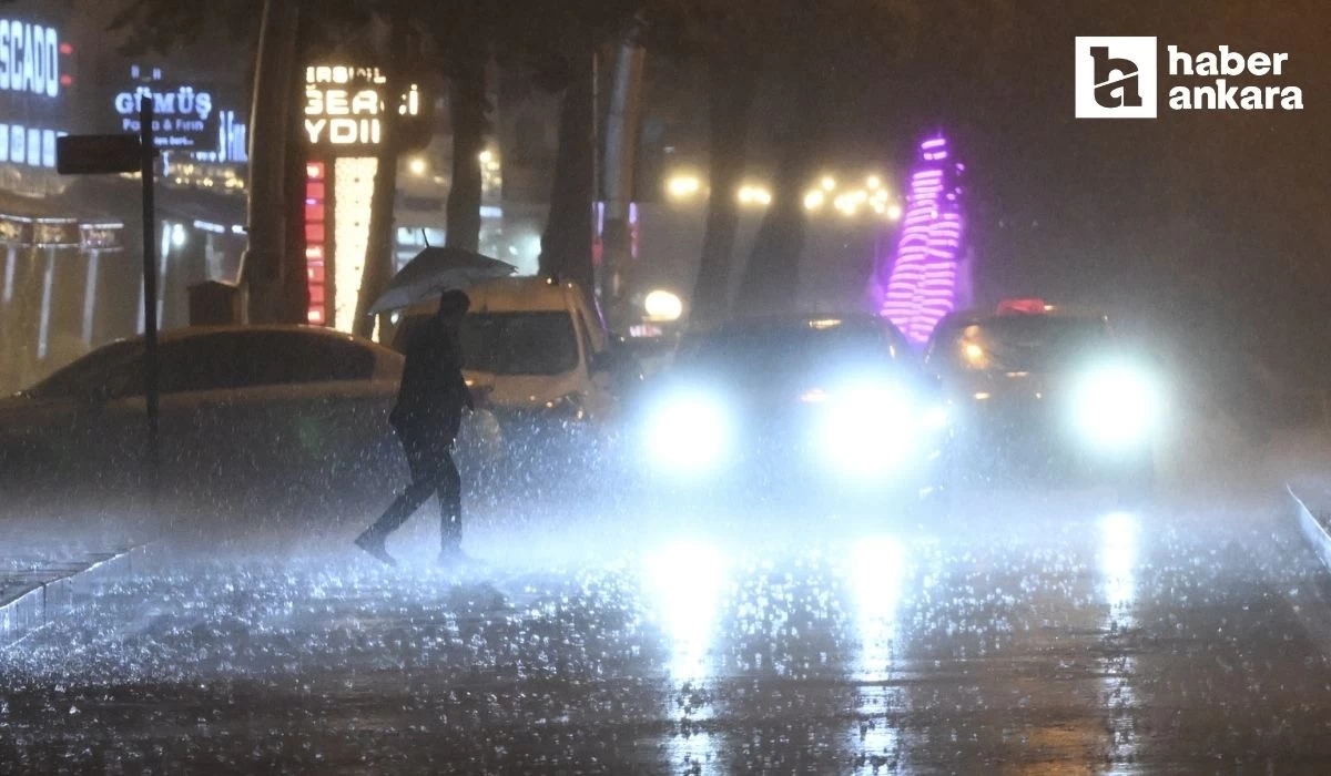 Ankara'da etkili olan sağanak yağışın ardından yollar göle döndü!