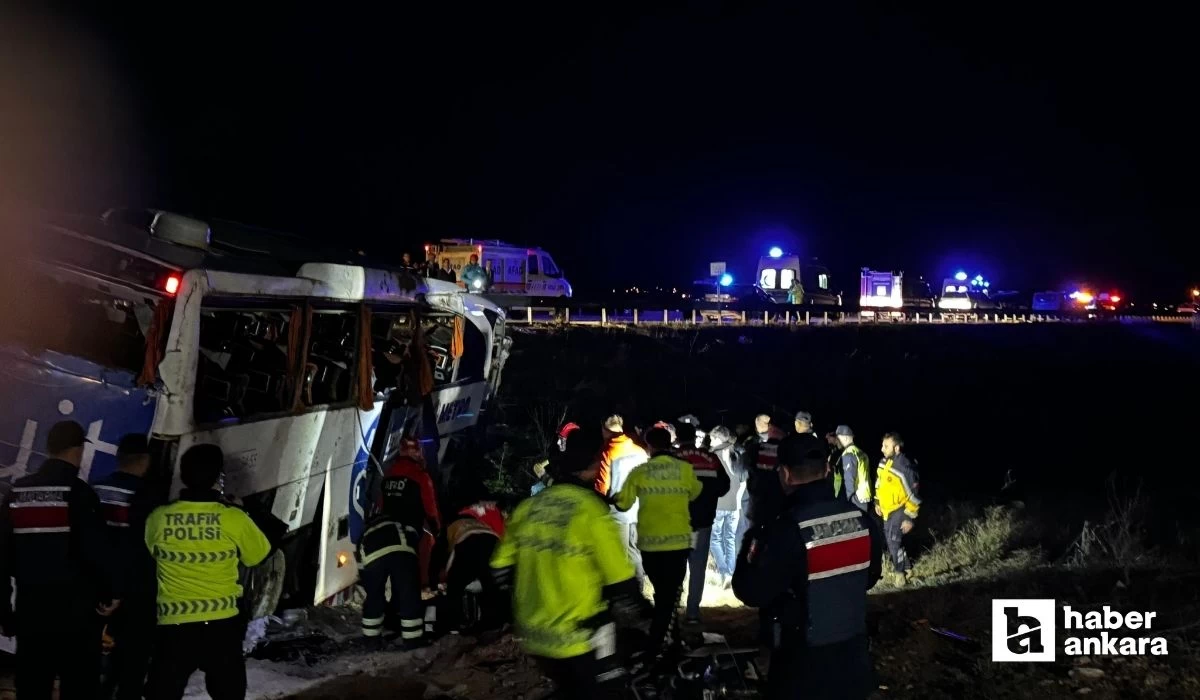 Niğde - Ankara otoyolunda otobüs devrildi: 2 Ölü