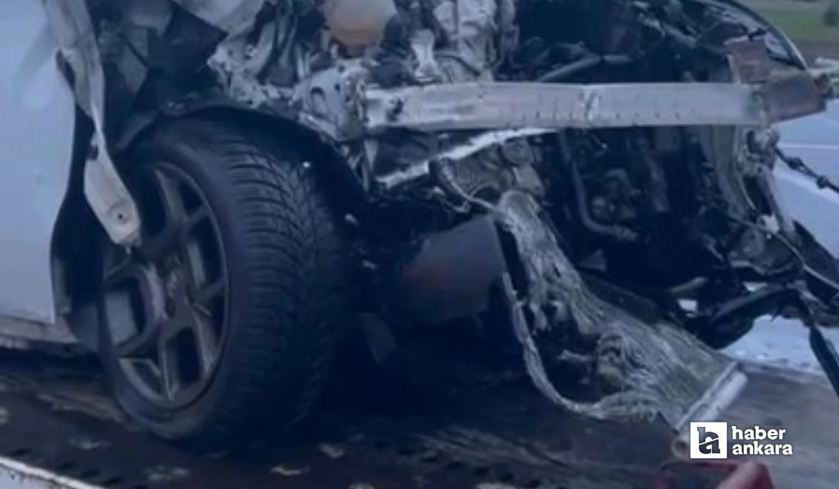 Ankara - Niğde otoyolunda İki araç kafa kafaya çarpıştı! Yaralılar var