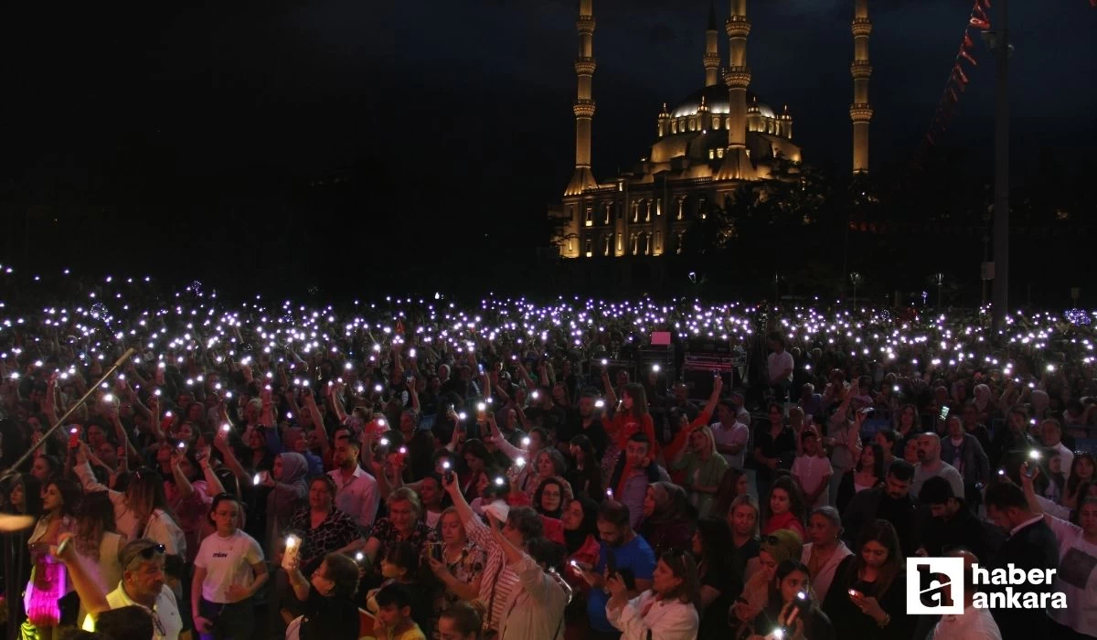 Kırıkkaleliler 19 Mayıs kutlamaları için Cumhuriyet Meydanında toplandı