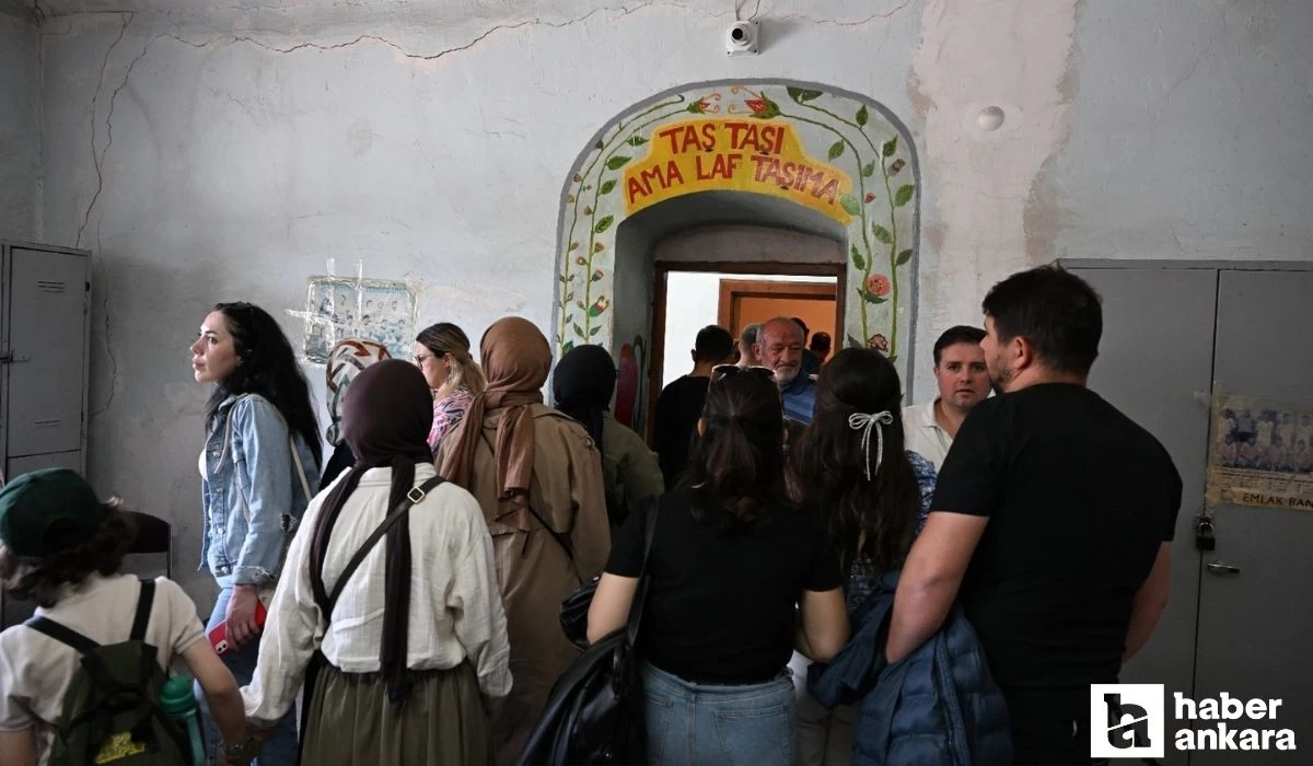 Altındağ Belediyesi Ulucanlar Cezaevi Müzesi'nin ücretsiz giriş günlerinde vatandaştan yoğun ilgi